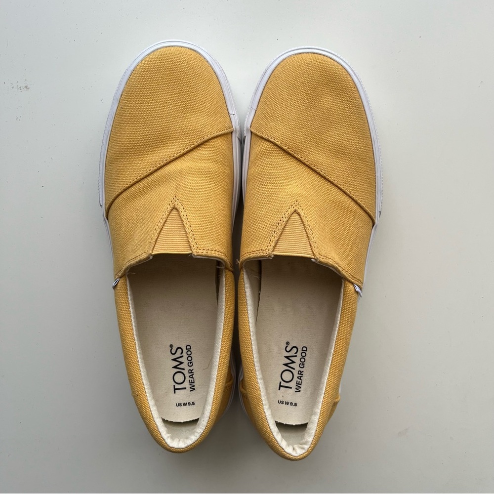 EUC Toms Mango Fenix Canvas Platform Slip Ons - W9.5